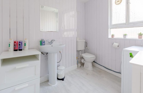 Bishopsgate Apartment | 2BD Flat with Private Balcony - Shoreditch