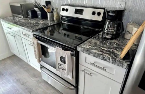 South Mountain House | 2BD House w/private backyard, hot tub & BBQ grill