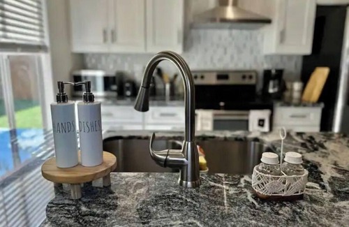 South Mountain House | 2BD House w/private backyard, hot tub & BBQ grill