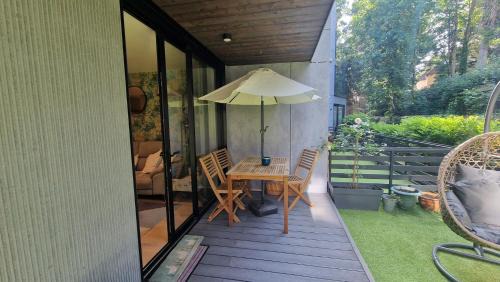 Croham Apartment | 2BD South Croydon Haven: Garden Serenity