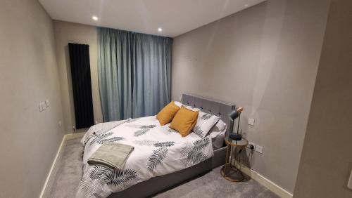 Croham Apartment | 2BD South Croydon Haven: Garden Serenity
