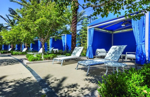 Las Vegas Condo | 2BD Vegas Condo w/Pool, Hot tub, Gym, Grills, WiFi