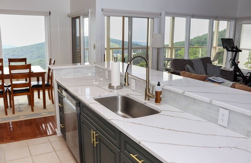 Nellysford Condo | 2bdr/2 bath at Overlook-180 degree views and Peloton, pool access, hiking!