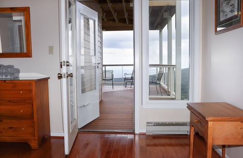 Nellysford Condo | 2bdr/2 bath at Overlook-180 degree views and Peloton, pool access, hiking!