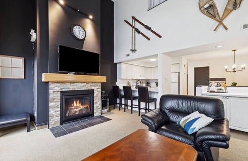 The Blue Mountains Condo | 2BDR Blue Mountain Slopeside Condo