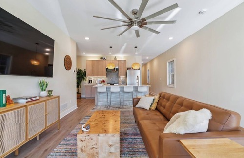 Germantown Apartment | 2Bdrm/2Ba, Close to Univ of Lou, Churchill, &KY EXPO CTR! Walkable & Parking!