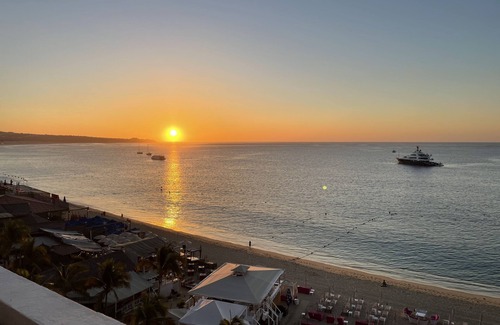El Medano Ejidal Apartment | 2Bdrm beacfront corner Jacuzzi owners penthouse CACHET BEACH
