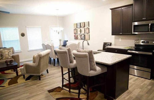 Cliftondale House | 2bdrm ? Hidden GEM < 15 min ?
