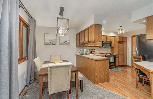 Saginaw House | 2bed 1 1/2 bath plus office with Futon, nice area of Saginaw! Sleep up to 6 ppl