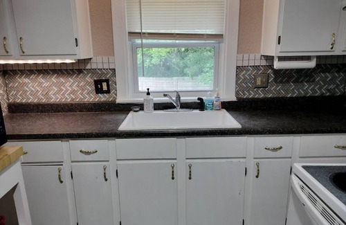South Kansas City House | 2Bed/1Bath House ~ Live Music Across The Street!