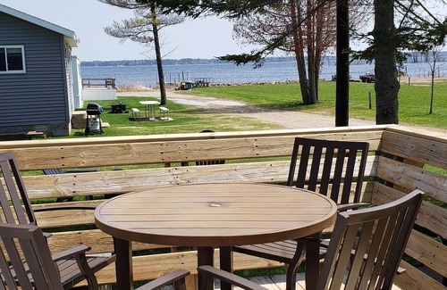 Gladstone Cottage | 2bed 1bath LAKE MI Fishing Cabin WiFi AC Deck Firepit Kayak Paddle Boat Dock #8