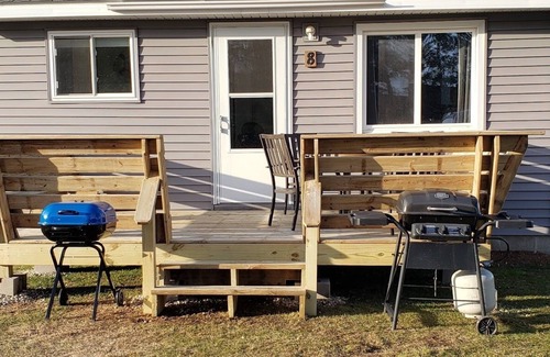 Gladstone Cottage | 2bed 1bath LAKE MI Fishing Cabin WiFi AC Deck Firepit Kayak Paddle Boat Dock #8