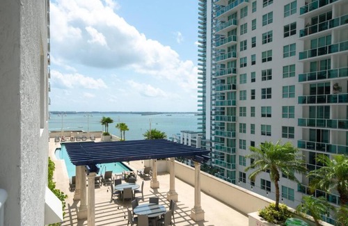 Brickell House | 2Bed 2 Bath Airbnb Friendly building with Pool, Hot Tub, and Gym