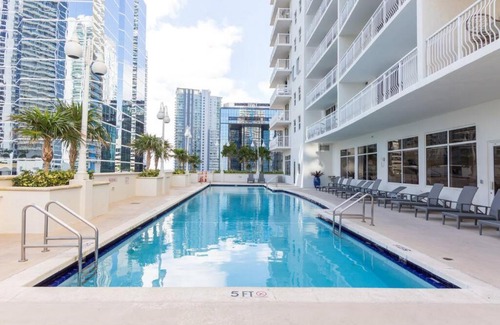 Brickell House | 2Bed 2 Bath Airbnb Friendly building with Pool, Hot Tub, and Gym