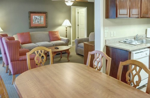 Williamsburg Resort | 2Bed/2Bath Cozy Deluxe Condo in Historic Williamsburg Kingsgate Resort!