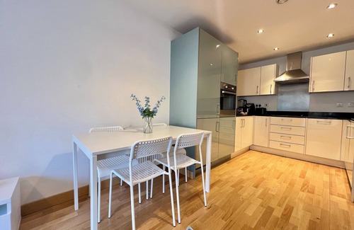 Dartford Apartment | 2bed/2baths/spacious Flat Dartford/Smart Tv/Wifi