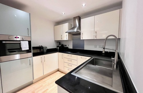 Dartford Apartment | 2bed/2baths/spacious Flat Dartford/Smart Tv/Wifi
