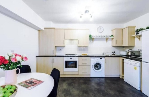 Coventry Apartment | 2Bed Oasis: Free Parking & Netflix, Near Centrenn