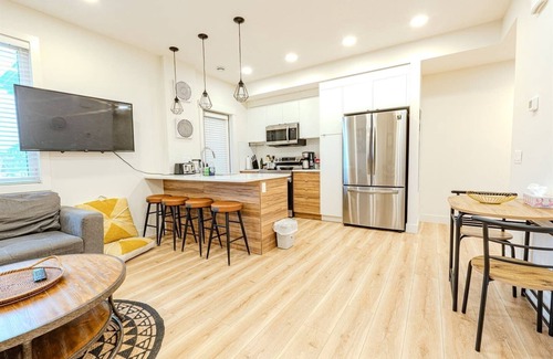 Calgary House | 2Bedroom 2.5Bathroom Home near YYC