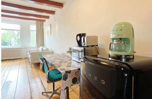 Canal Ring Apartment | 2bedroom apartment overlooking the canal & a park