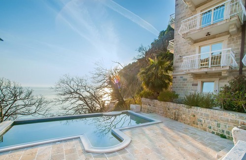 Rezevici Apartment | 2bedroom Apt w/shared pool #5 @Pietra Mare Apts