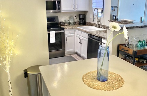 Glendale Condo | 2bedroom Condo Next Door To Banner Thunderbird Medical Center