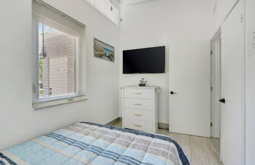 Central Fort Lauderdale Apartment | 2BR 1BA Home near Nightlife and Beach