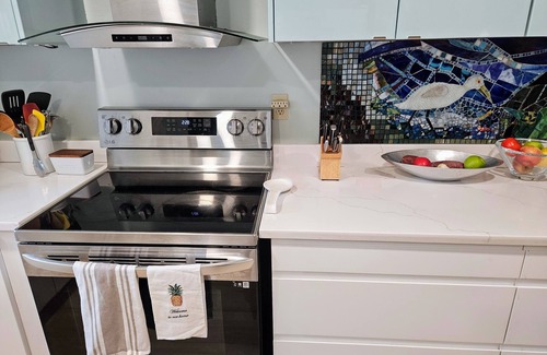 Bethany Beach Condo | 2br, 2 bath {newly renovated} tennis-lovers cottage 0.5 miles from the beach!