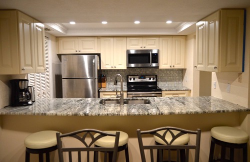 Redington Shores Condo | 2BR/2B Redington Shores Condo - Steps to Beach!