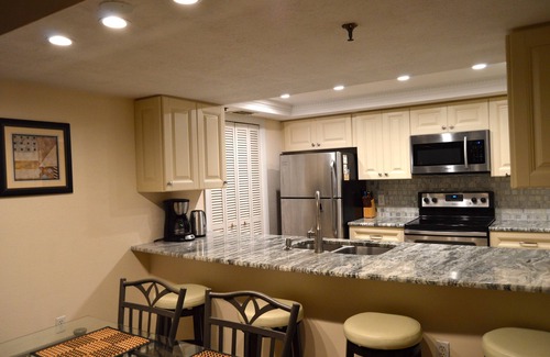 Redington Shores Condo | 2BR/2B Redington Shores Condo - Steps to Beach!