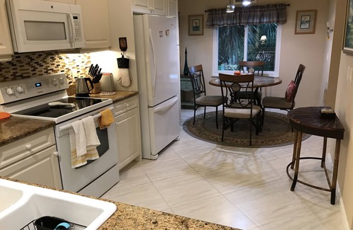 Naples Condo | 2BR/2BA at Falling Waters Davis Blvd