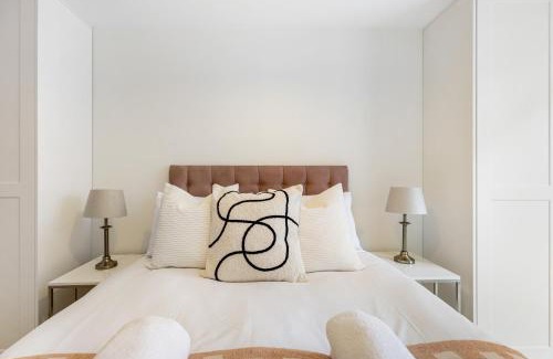 Larkhall Apartment | 2BR 2BA Balcony Clapham North