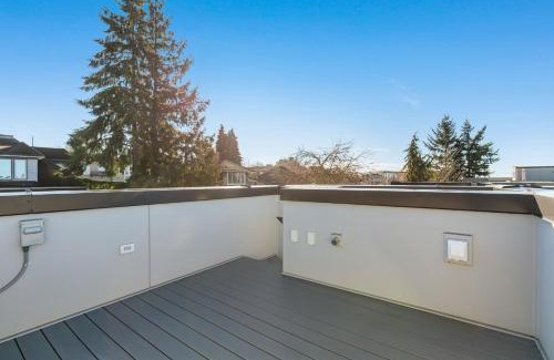 Broadway House | 2BR 2BA Capitol Hill Cozy Haven- Rooftop