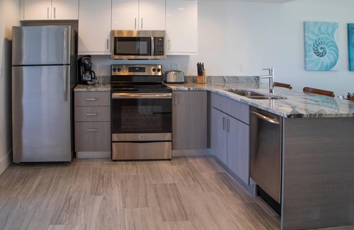 Treasure Island Condo | 2BR/2BA Condo: Beachfront, Pool & Balcony
