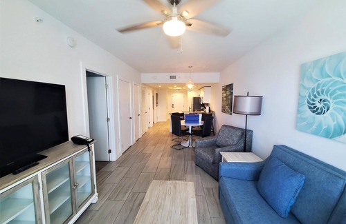 Treasure Island Condo | 2BR/2BA Condo: Beachfront, Pool & Balcony