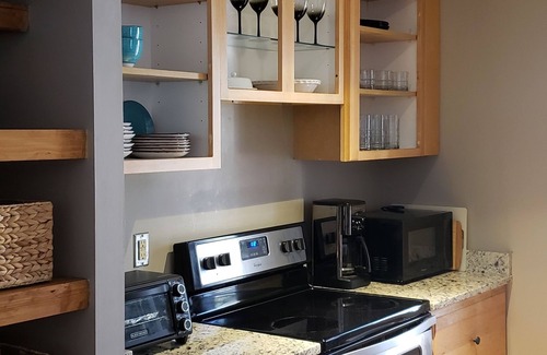 Fletcher House | 2BR/2BA home close to Asheville, Hendersonville, minutes to Airport and Ag Cntr