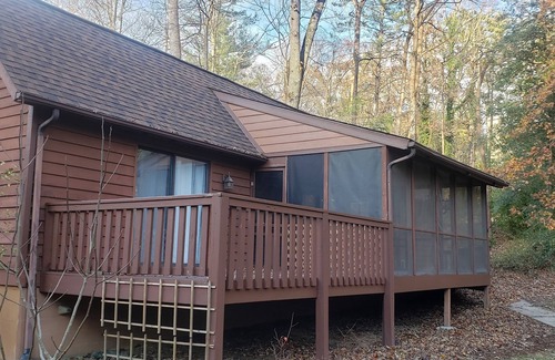 Fletcher House | 2BR/2BA home close to Asheville, Hendersonville, minutes to Airport and Ag Cntr