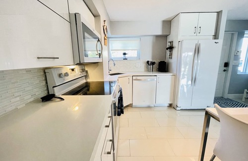 Pompano Beach Condo | 2BR 2BA Intracoastal sunsets, walk to the beach