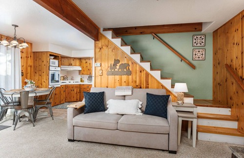 West Village Cabin | 2BR/2BA + Loft | WEST Village