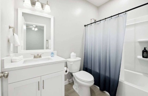 Glendale Apartment | 2BR/2BA w/3 Beds Prime Location