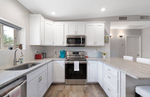 Casa Solariega House | 2br/2bath/washer/dryer HGTV inspired show home