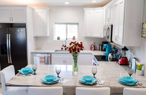 Casa Solariega House | 2br/2bath/washer/dryer HGTV inspired show home