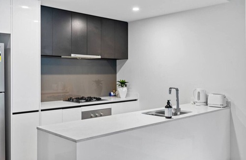South Brisbane Apartment | 2BR Apartment in Prime Location