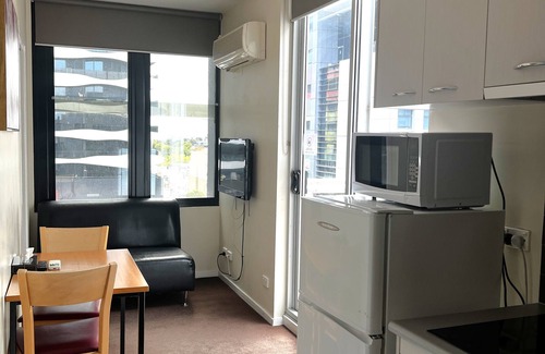 Carlton South Apartment | 2BR Apartment with 2 Single Beds | Central, Walk to It All