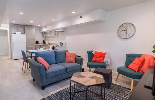 Fry's Spring Apartment | 2BR Apt, Month+ Stays, Near UVA & Downtown, Free Laundry + Parking