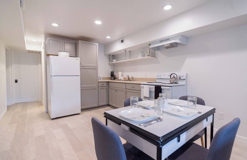 Fry's Spring Apartment | 2BR Apt, Month+ Stays, Near UVA & Downtown, Free Laundry + Parking