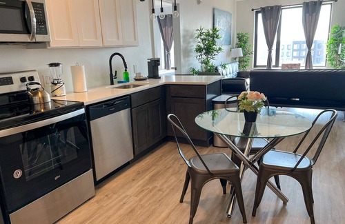 Elizabeth Apartment | 2BR apt next to EWR 3236