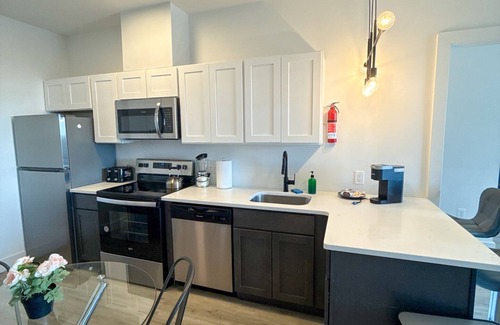 Elizabeth Apartment | 2BR apt next to EWR 7623