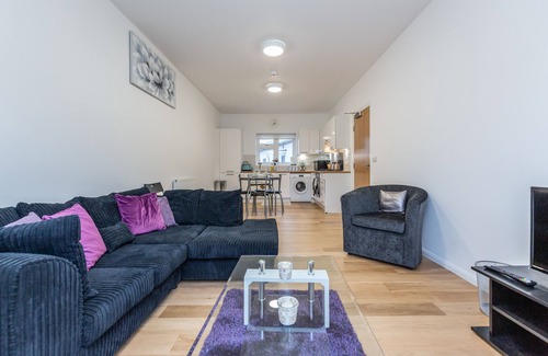 Dartford Apartment | 2BR Apt-Sleeps 5-Accessible-Central Dartford