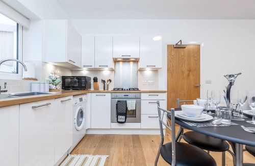 Dartford Apartment | 2BR Apt-Sleeps 5-Accessible-Central Dartford